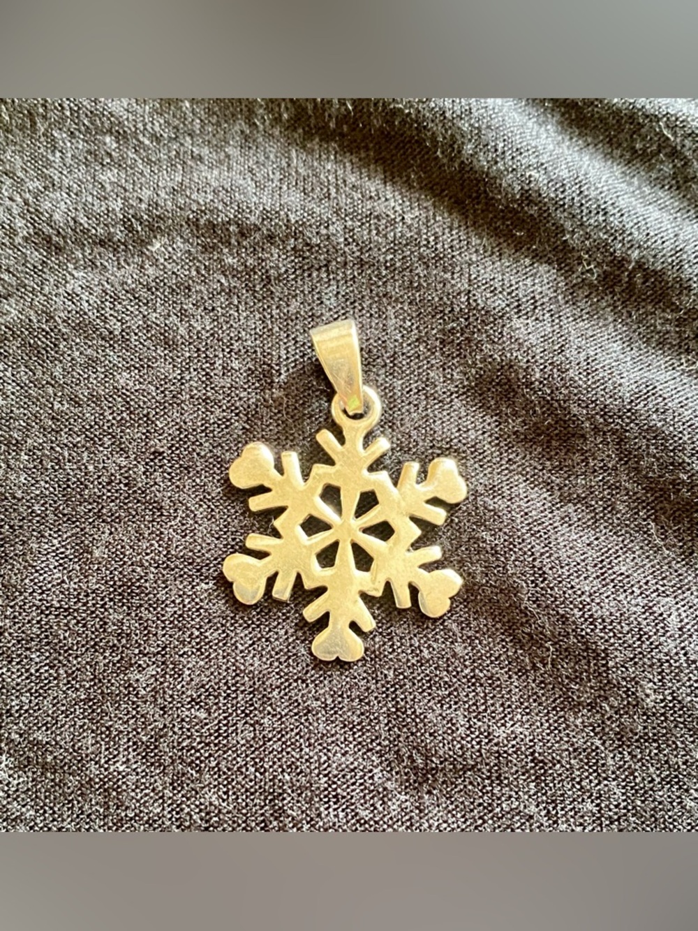 Snowflake Pendant Necklace - Women jewelry.  (925 silver)